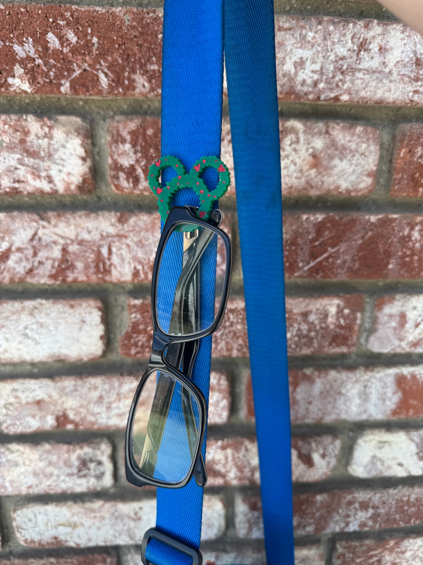Glasses Holder Broach