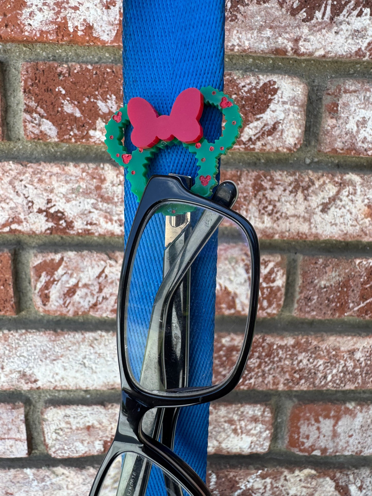 Glasses Holder Broach
