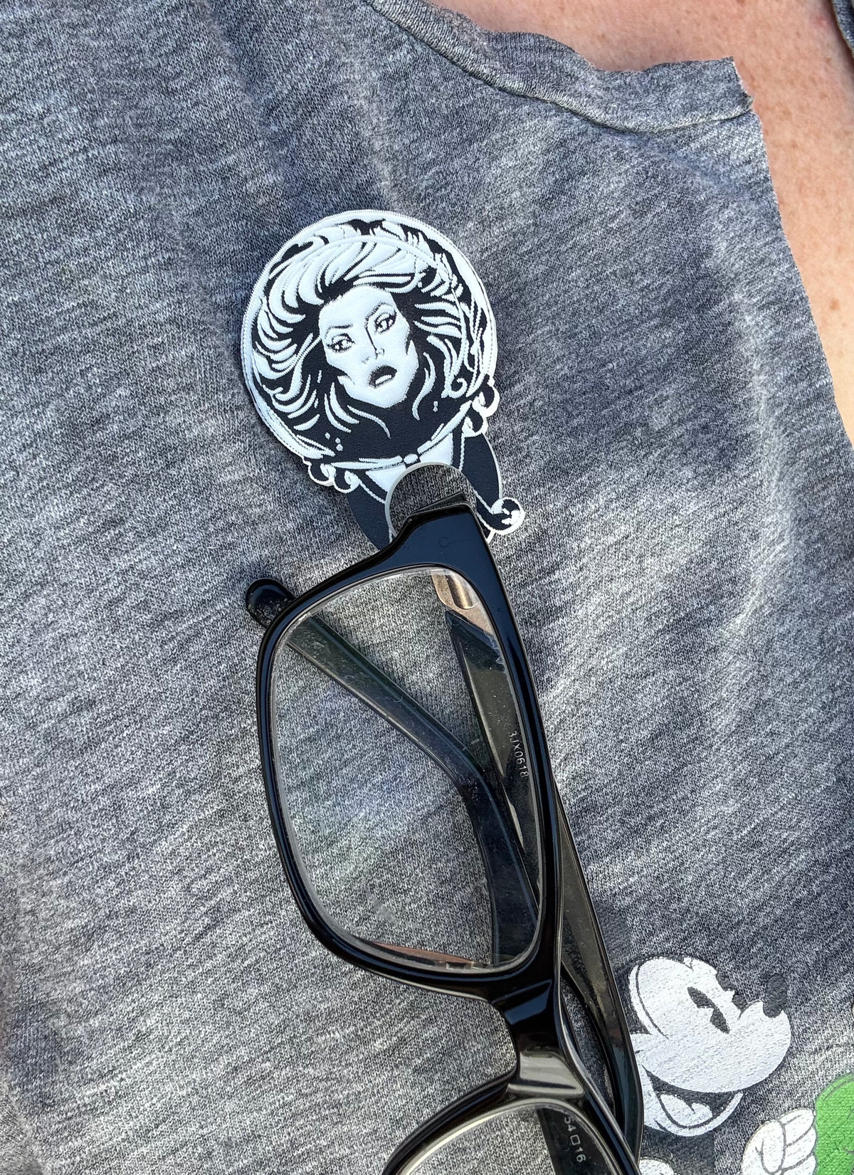 Glasses Holder Broach