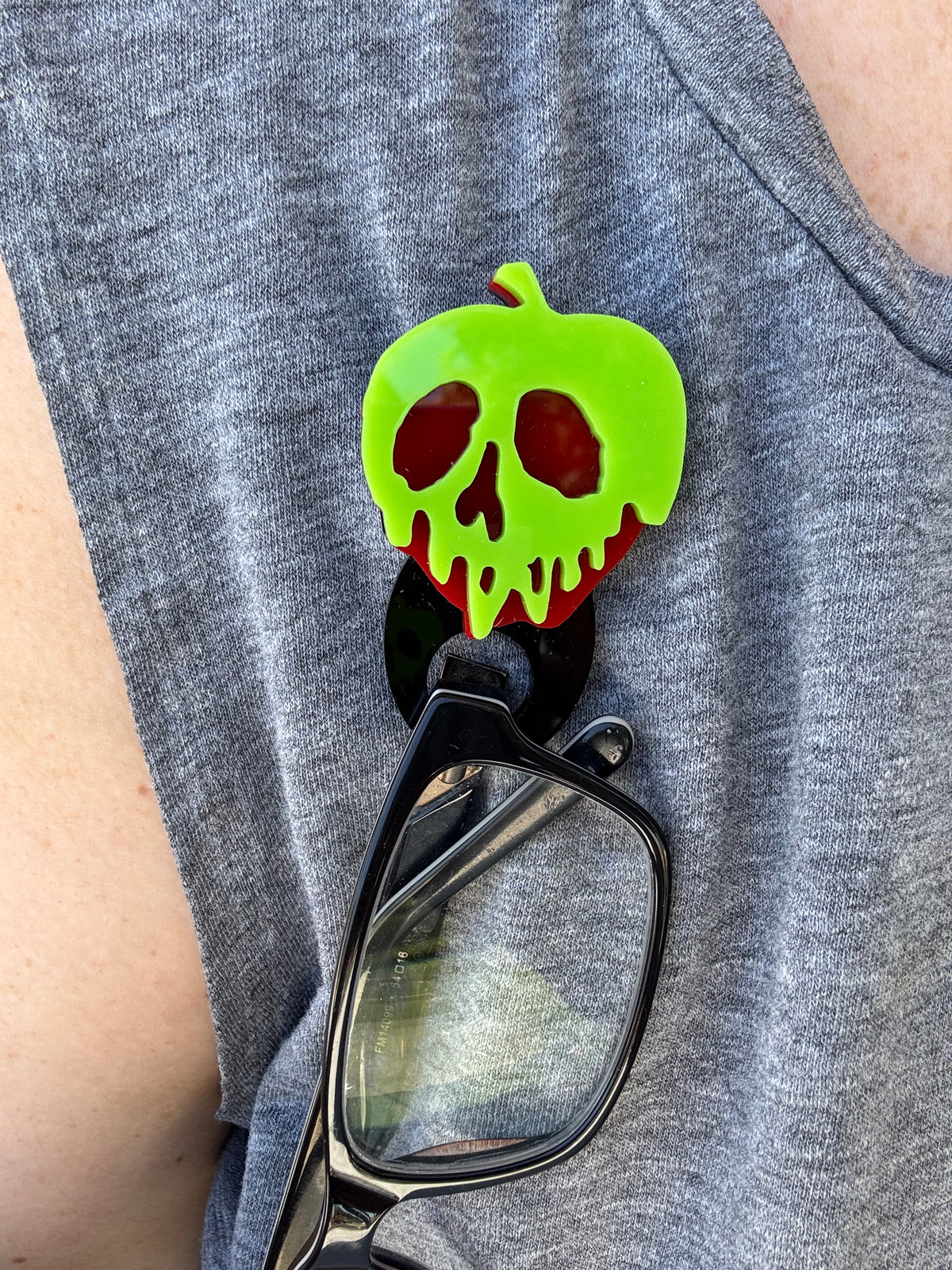 Glasses Holder Broach