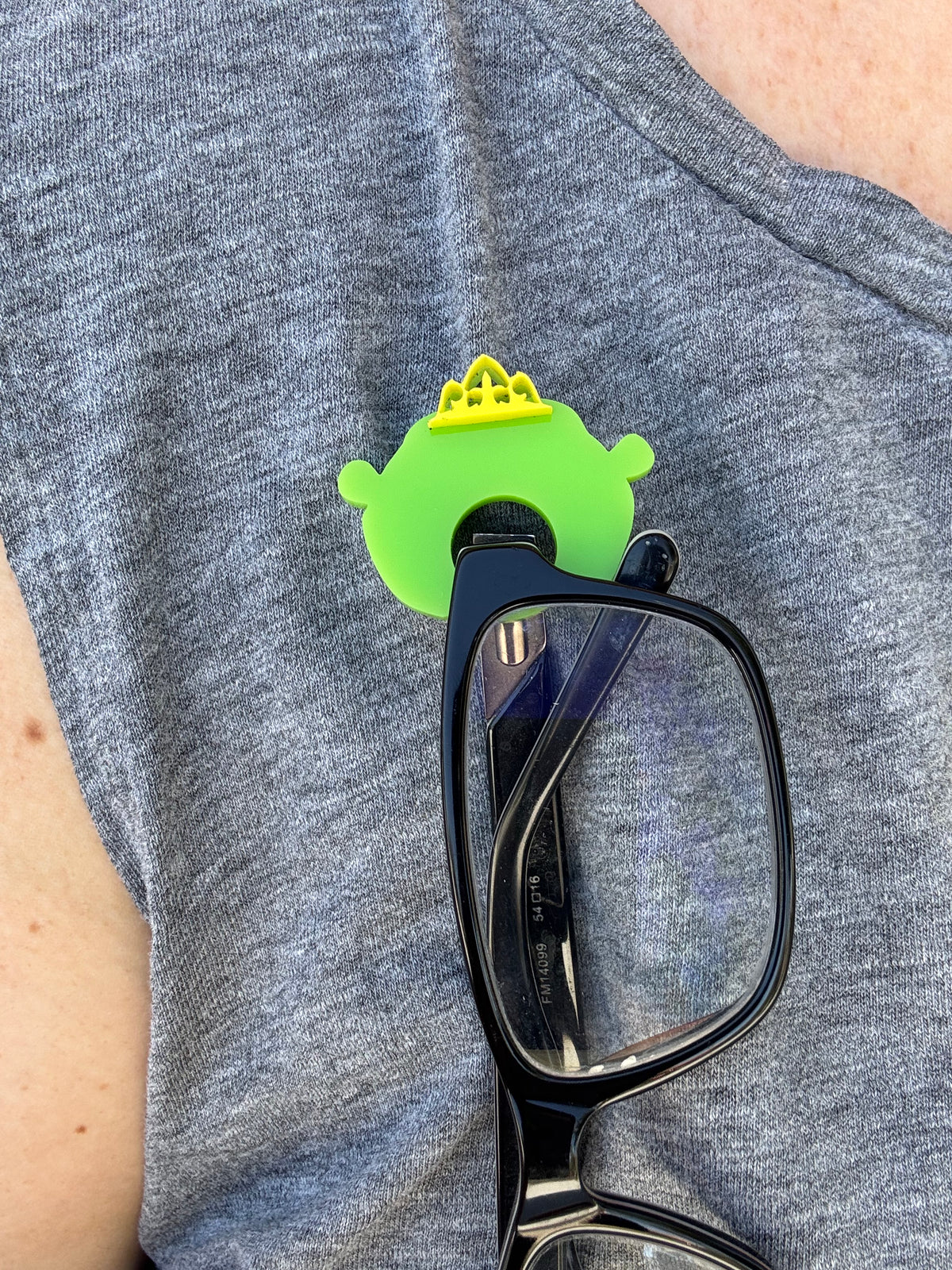 Glasses Holder Broach