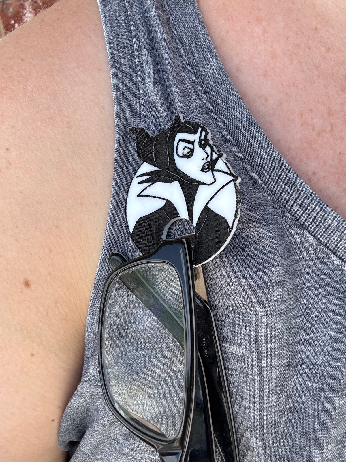 Glasses Holder Broach